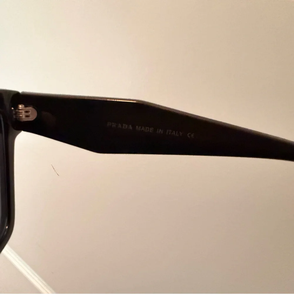 Prada sunglasses - Picture 5 of 5
